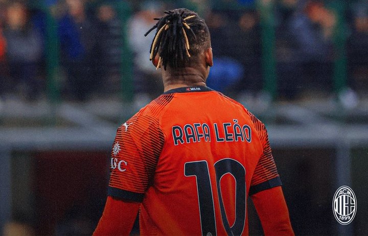 Tidak Terima Milan Kalah, Rafael Leao Pertontonkan Kesalahan Wasit di Medsos