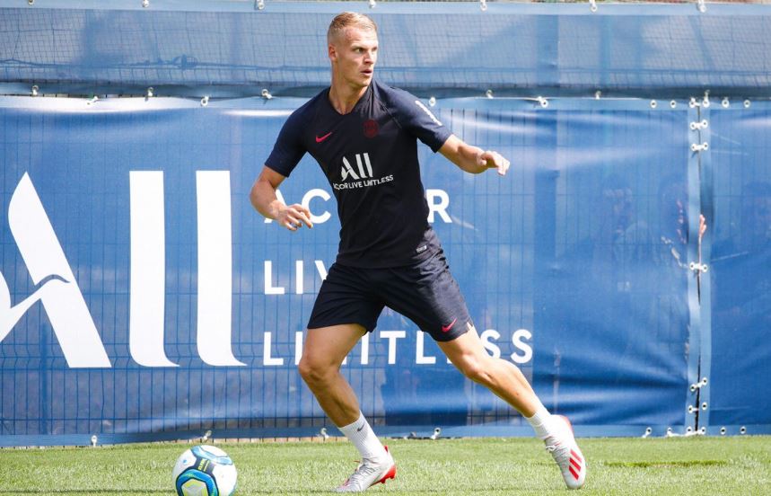 Mitchel Bakker, Cameo yang Perlahan Mengancam Posisi Juan Bernat di PSG