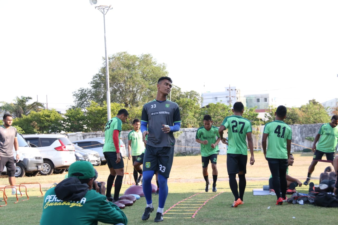 Djanur Akui Lini Belakang dan Tengah Persebaya Butuh Penanganan