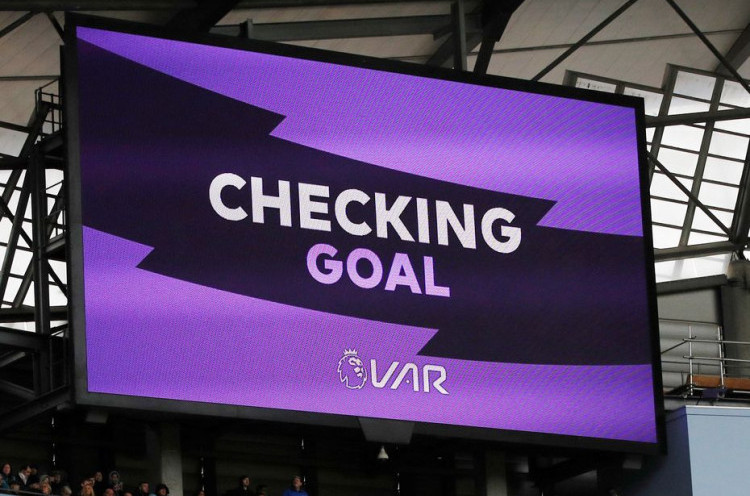 Kepala Wasit UEFA Sebut VAR Sudah 'Offside'