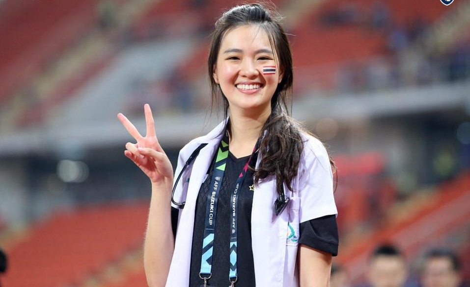 Paras Cantik Dokter Timnas Thailand yang Meramaikan Medsos Jelang Laga Kontra Indonesia