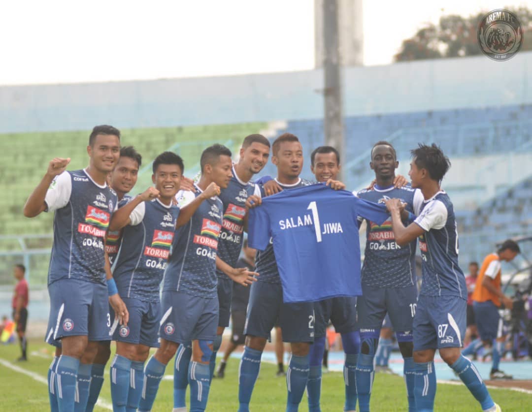 Arema FC 4-1 Perseru Serui, Singo Edan Tempel Ketat Persebaya Surabaya