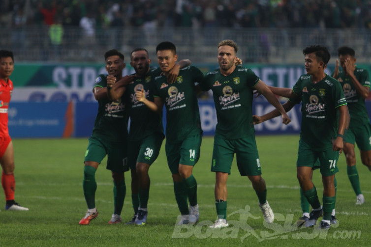 Jelang Duel Klasik Kontra Persija, Lini Belakang Persebaya Terancam ...