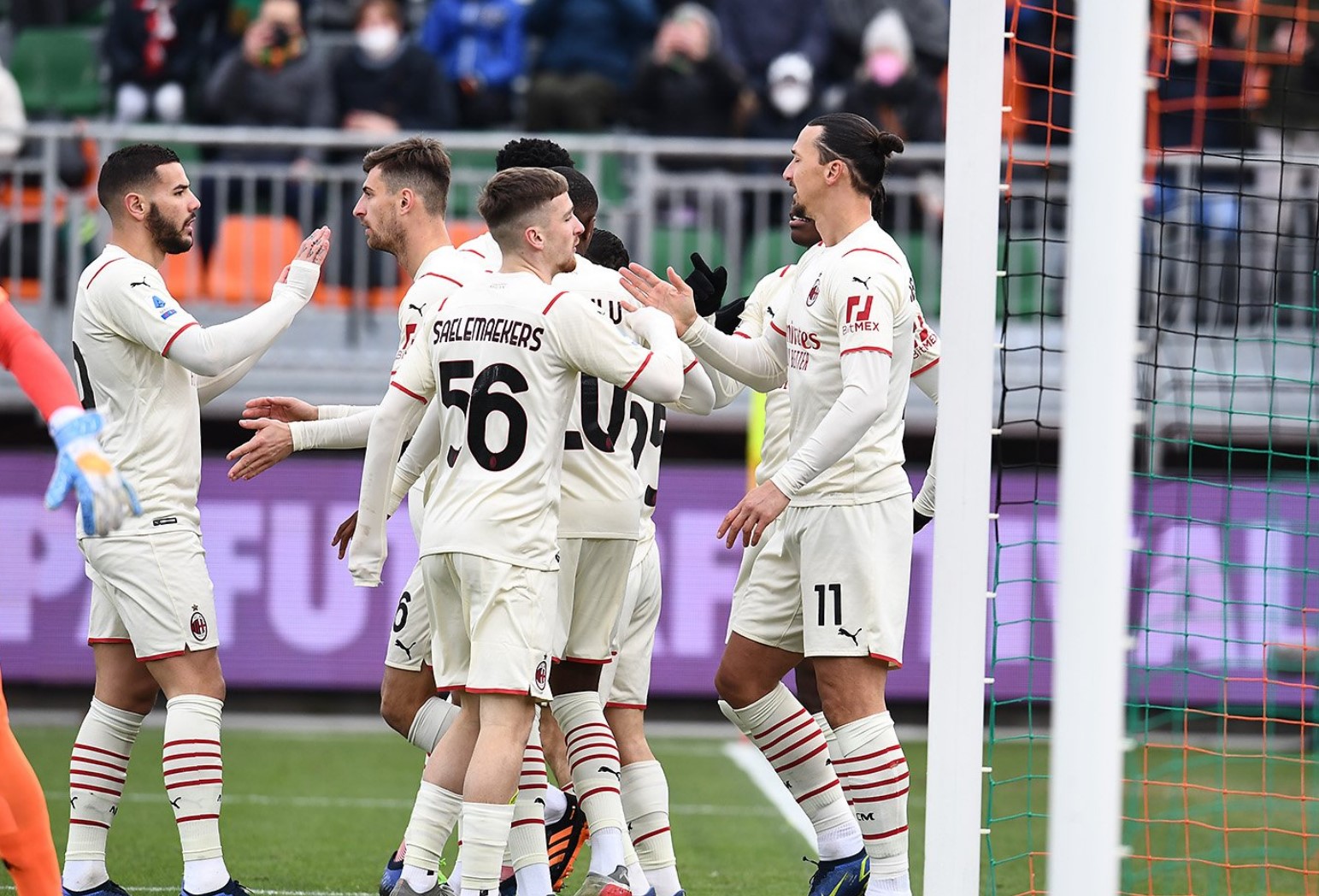 Venezia 0-3 AC Milan: Rossoneri Naik ke Puncak