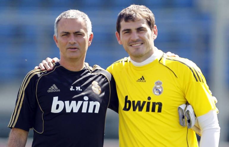 Pernah Berselisih Paham, Mourinho Hubungi Casillas Pasca Terkena Serangan Jantung