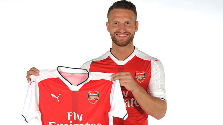 Mustafi Resmi Berbaju Arsenal
