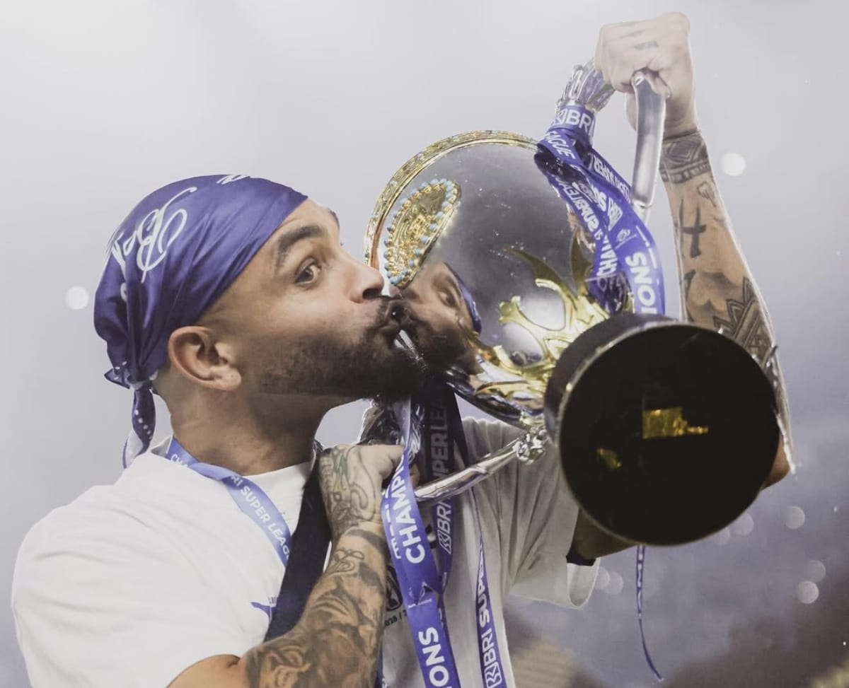 Tulis Pesan Perpisahan, Layvin Kurzawa Resmi Tinggalkan Persib Bandung