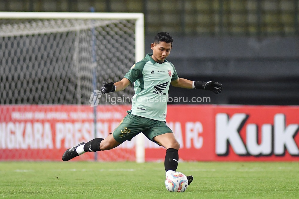 Cerita Ball Boy Diberi Hadiah Jersey oleh Kiper PSM