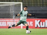 Cerita Ball Boy Diberi Hadiah Jersey oleh Kiper PSM