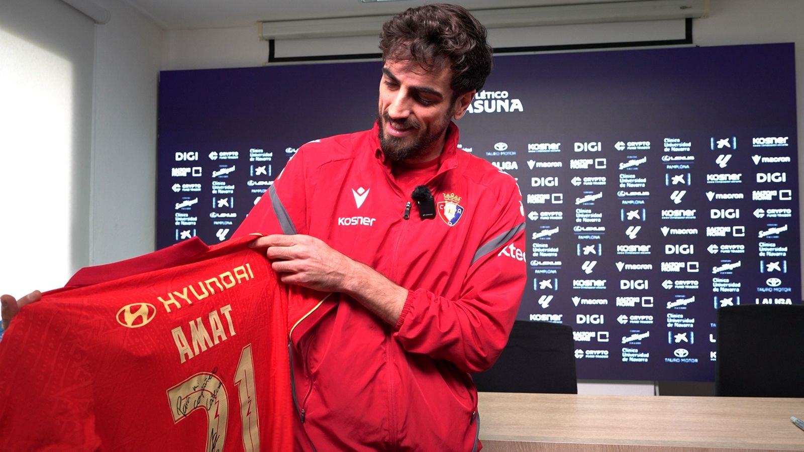 Bek Osasuna Dapat Hadiah Spesial dari Persija dan Jordi Amat
