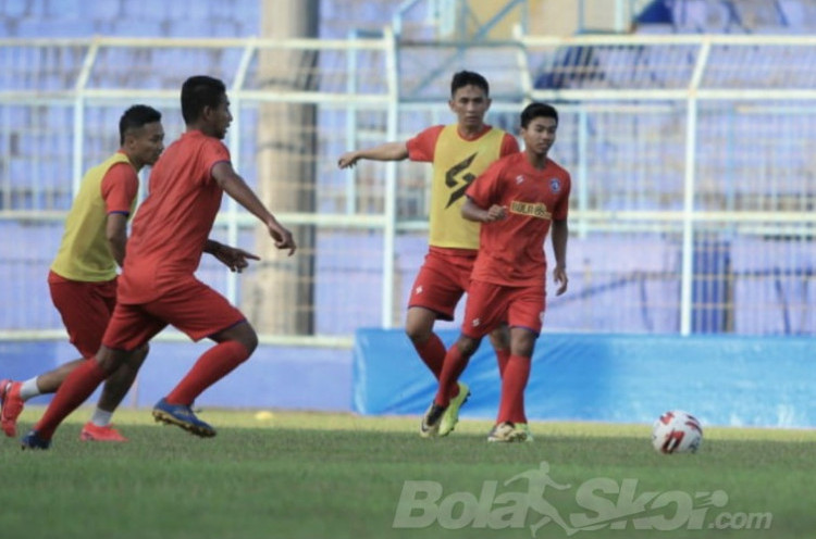 Efek Libur Panjang, Bek Arema FC Syaiful Indra Cahya Terkapar Akibat Cedera