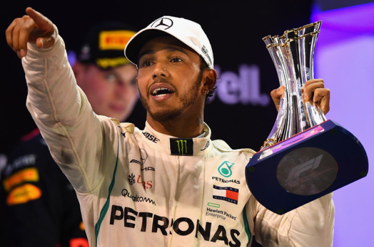 Lewis Hamilton Kecelakaan saat Tes Motor Balap