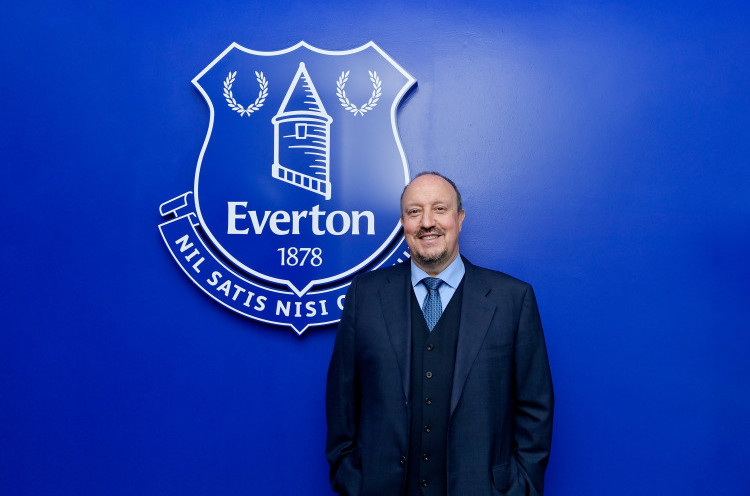 Rafael Benitez Resmi Menyeberang ke Merseyside Biru