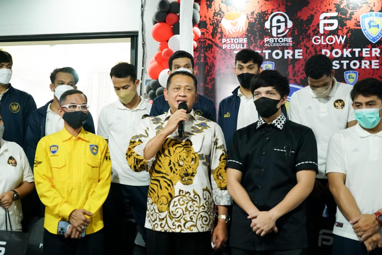 Ketua MPR dan Atta Halilintar Hadiahkan Belasan Unit Vespa untuk Timnas Futsal Indonesia