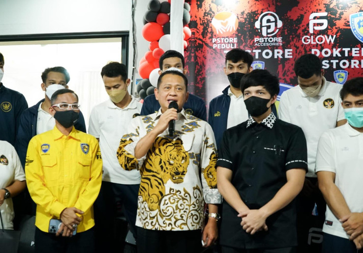 Ketua MPR dan Atta Halilintar Hadiahkan Belasan Unit Vespa untuk Timnas Futsal Indonesia