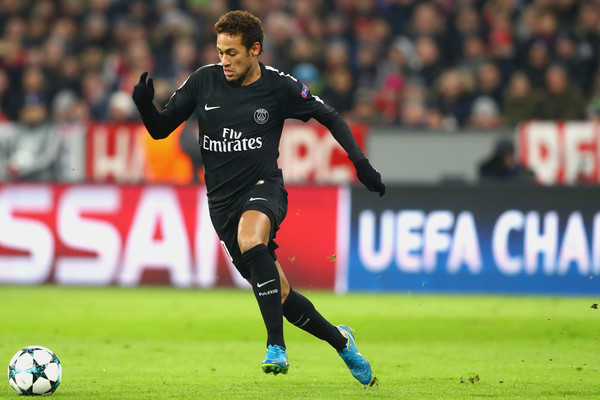 Alami Cedera Metatarsal, Neymar Akan Segera Dioperasi