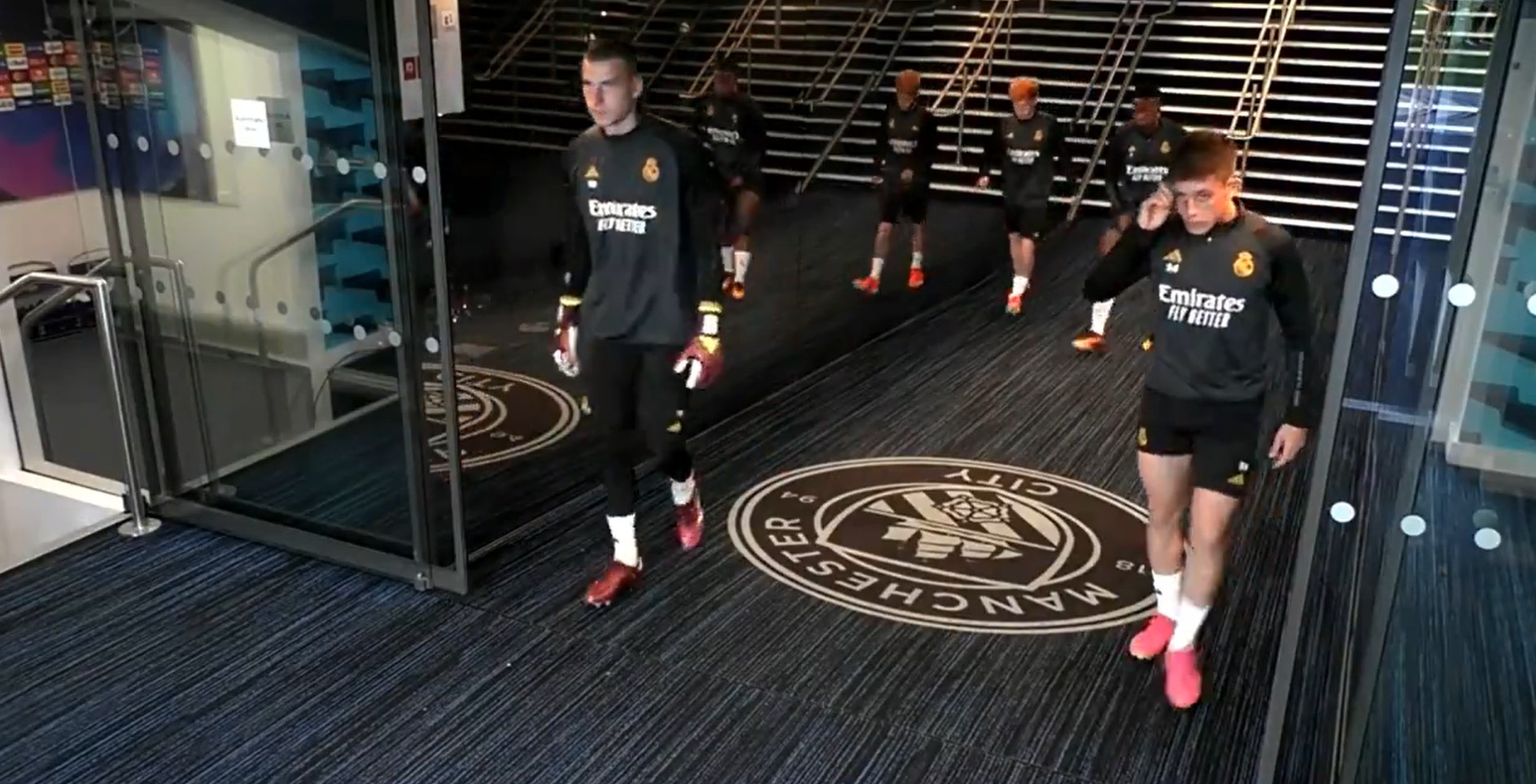 Respek Nomor Satu, Pemain Madrid Ogah Injak Logo Man City
