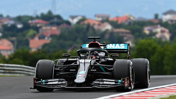 Nama Lewis Hamilton yang Abadi di Sirkuit Silverstone