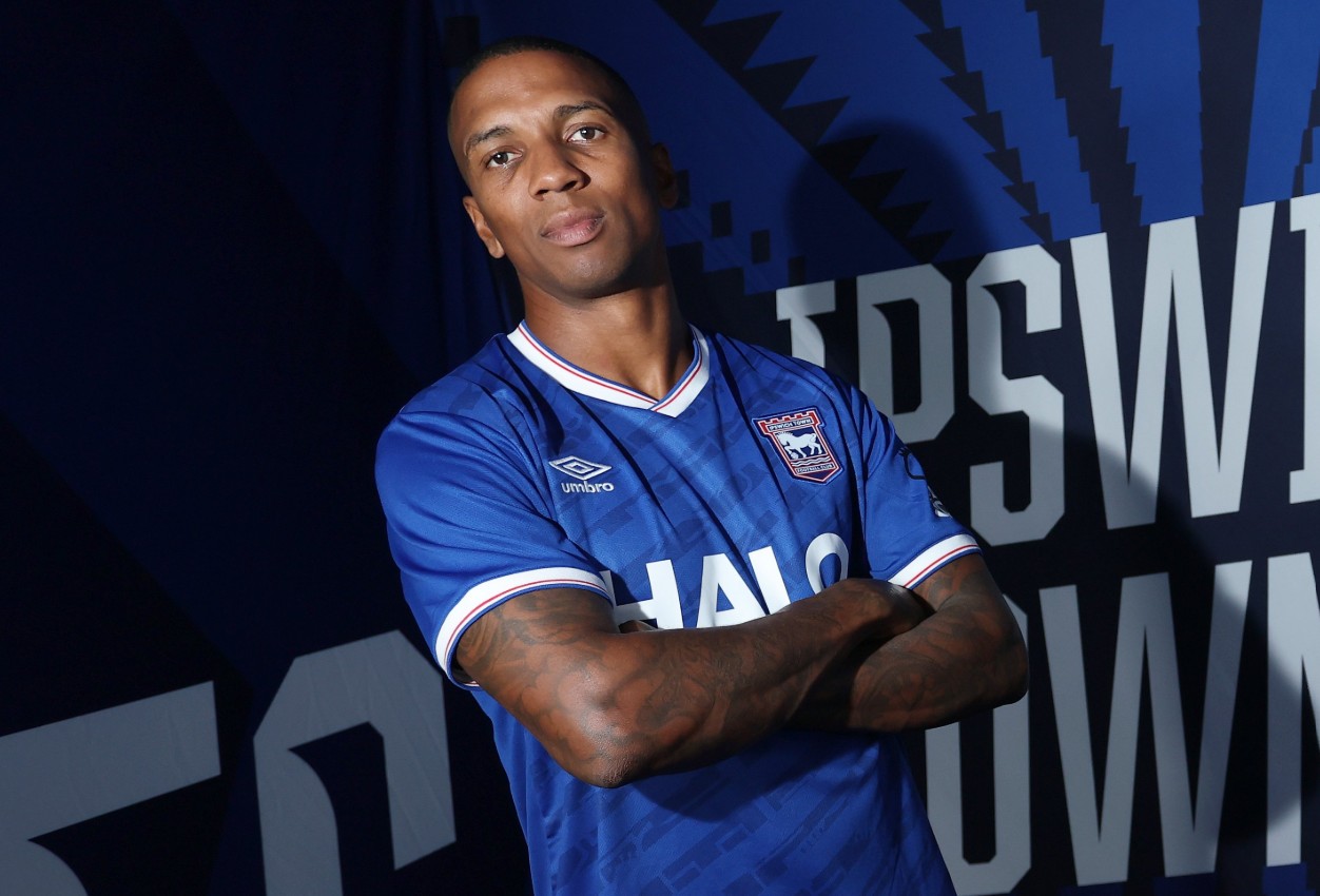 Mantan Kapten Manchester United Gabung Elkan Baggott di Ipswich Town