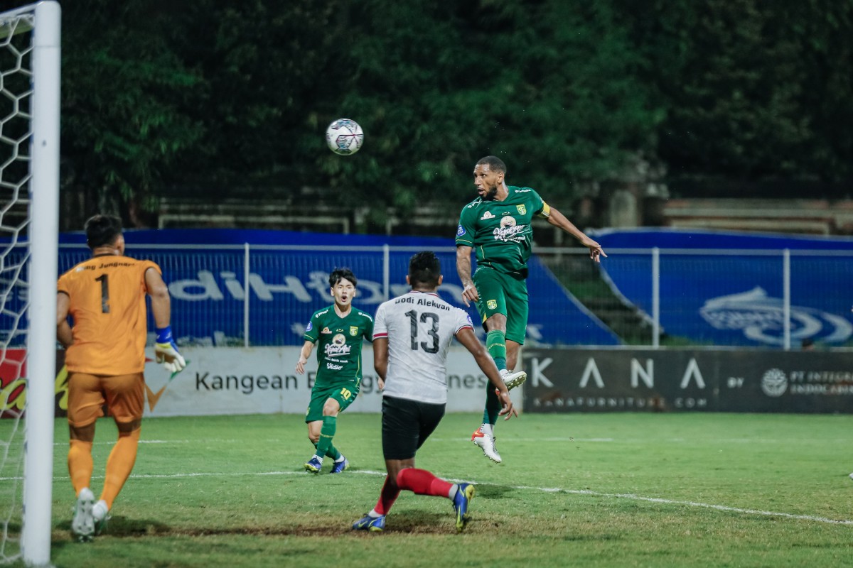 Pelatih Persebaya Aji Santoso Ingin PSSI dan PT LIB Perbaiki Kinerja Wasit
