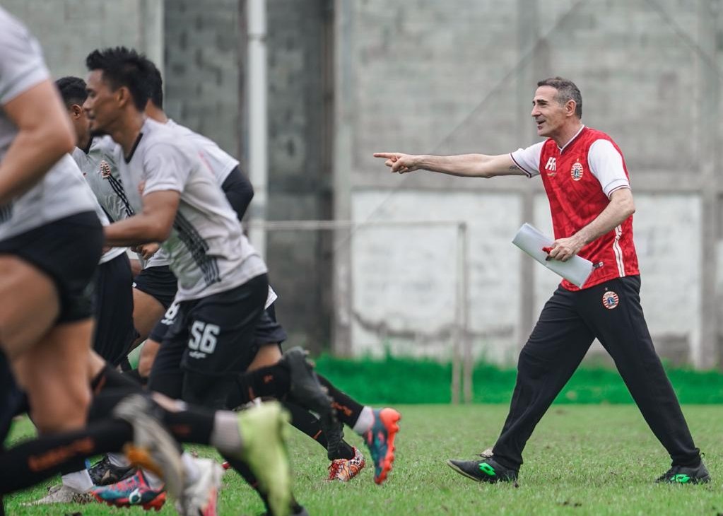 Pulang untuk Vaksinasi, Pelatih Persija Sudah Penuhi Syarat Liga 1