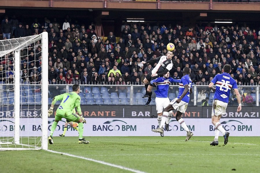 Bukti Kehebatan Cristiano Ronaldo: Terbang 2,56 Meter untuk Menyundul Bola