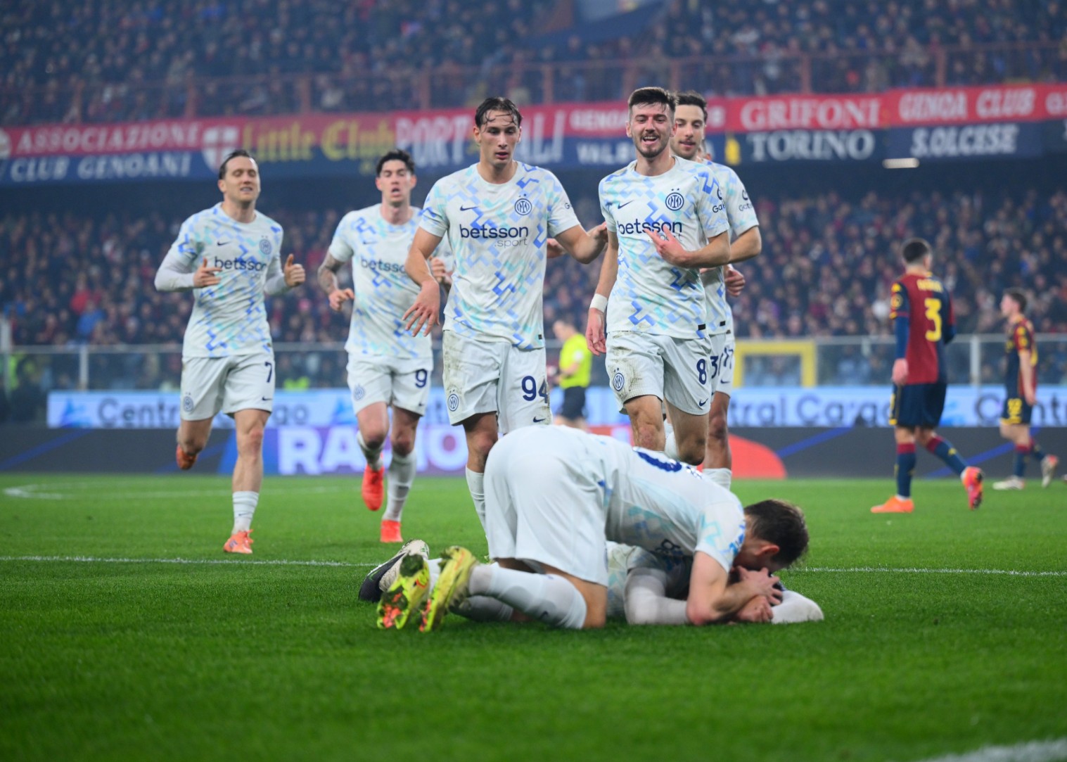 Hasil Serie A: Bekuk Genoa 2-1, Inter Milan Geser AC Milan dari Puncak