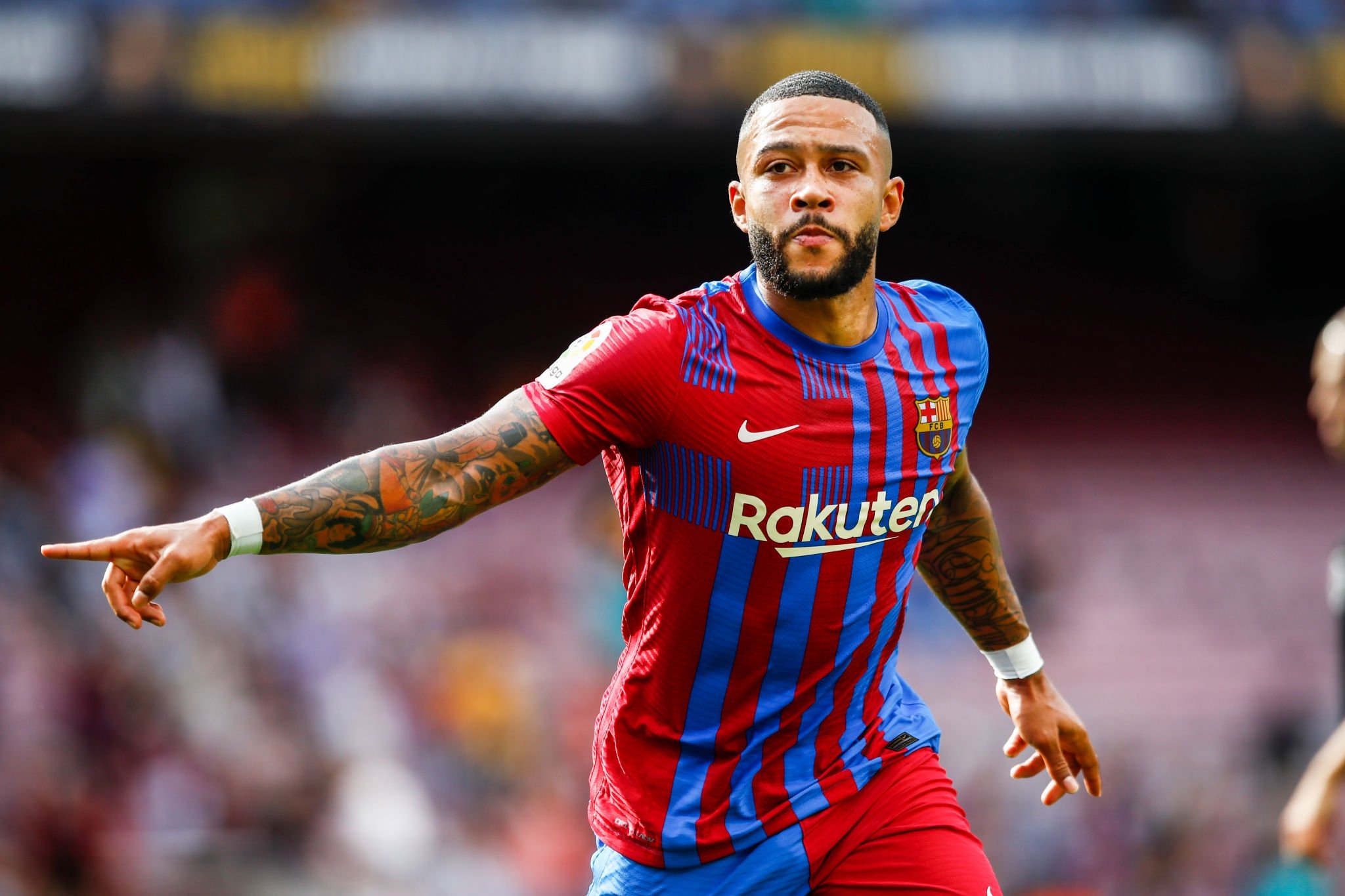 Kepepet, Barcelona Pilih Pertahankan Memphis Depay