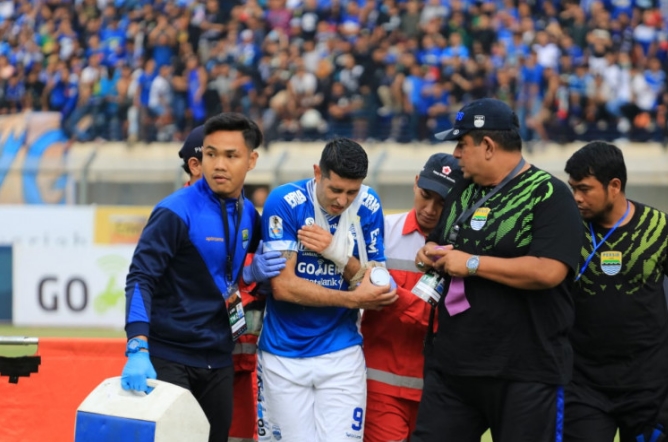 Ada Benda Asing sehingga Harus Operasi, Esteban Vizcarra Absen 2 Bulan Bela Persib