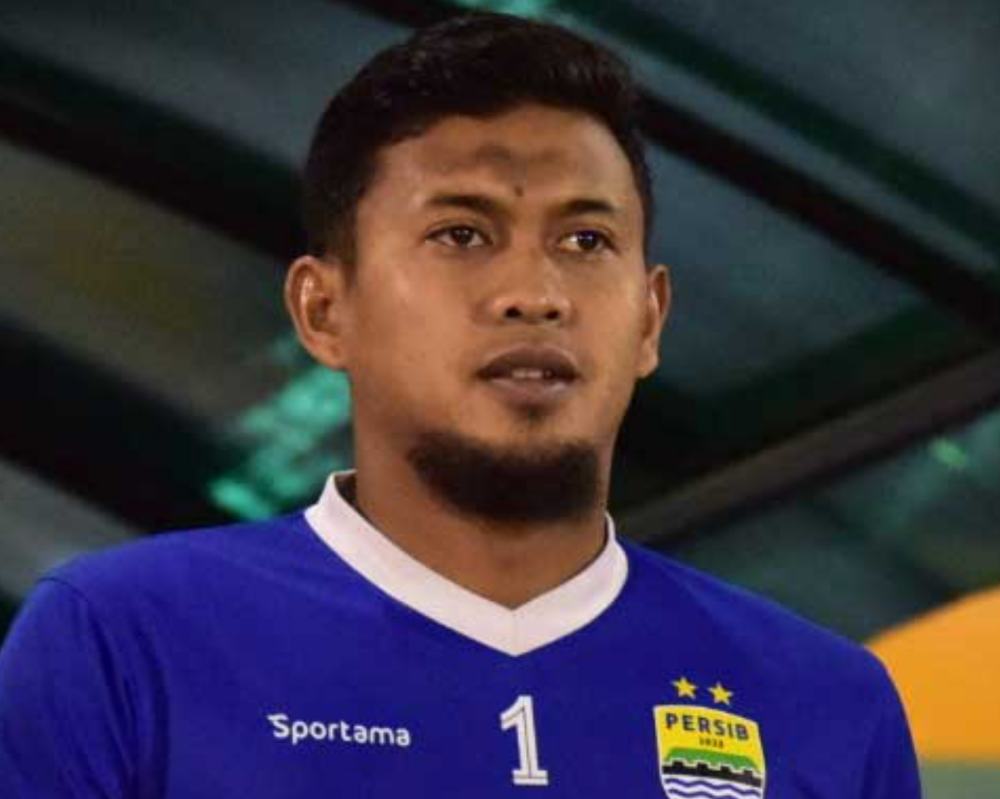 Pelatih Kiper Persib Menanti Kebangkitan Deden Natshir