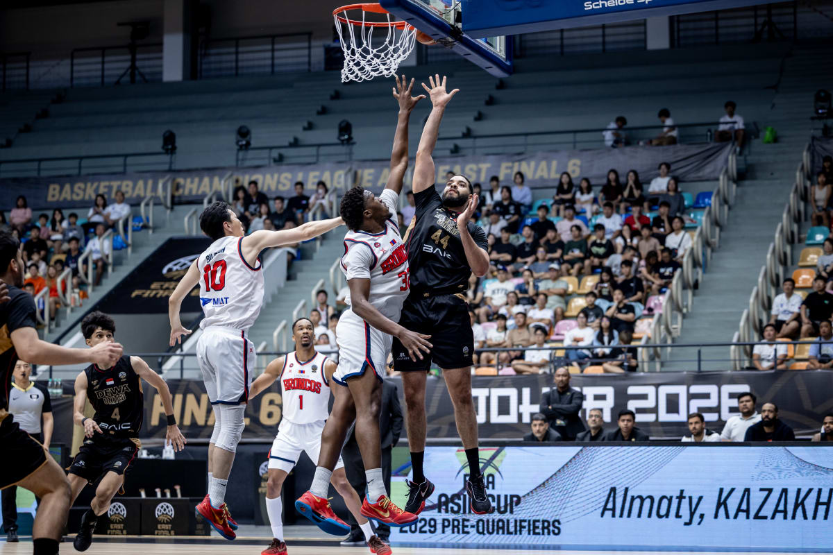 Aksi Josh Ibarra saat Dewa United Banten hadapi Chinggis Broncos di BCL Asia-East 2026, Minggu (24/5). (FIBA)
