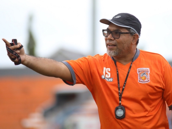 'Perang' dengan Pusamania, Iwan Setiawan Dicopot dari Kursi Pelatih Borneo FC