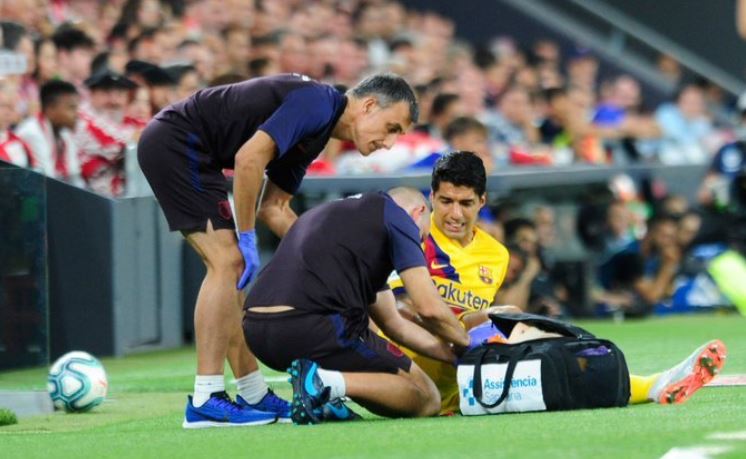 Barcelona Sudah Jatuh Tertimpa Tangga, Luis Suarez Susul Lionel Messi ke Ruang Perawatan