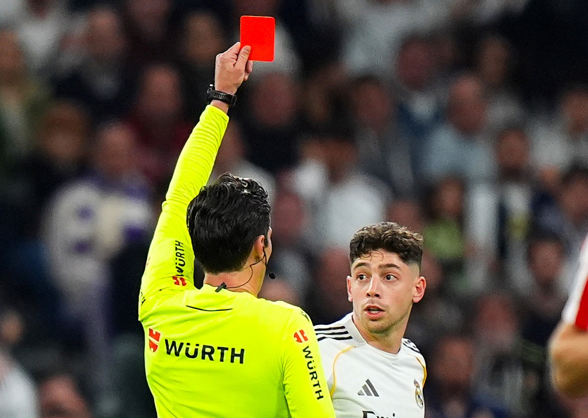 Madrid vs Atletico: Alvaro Arbeloa Anggap Federico Valverde Tidak Layak Dapat Kartu Merah