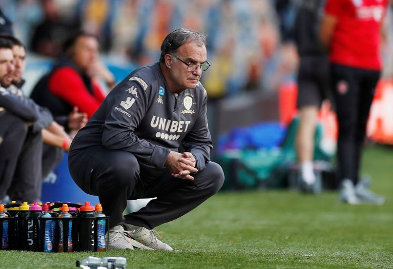 Marcelo Bielsa Pelajari Dokumen Target Transfer Leeds United di Kafe Kopi
