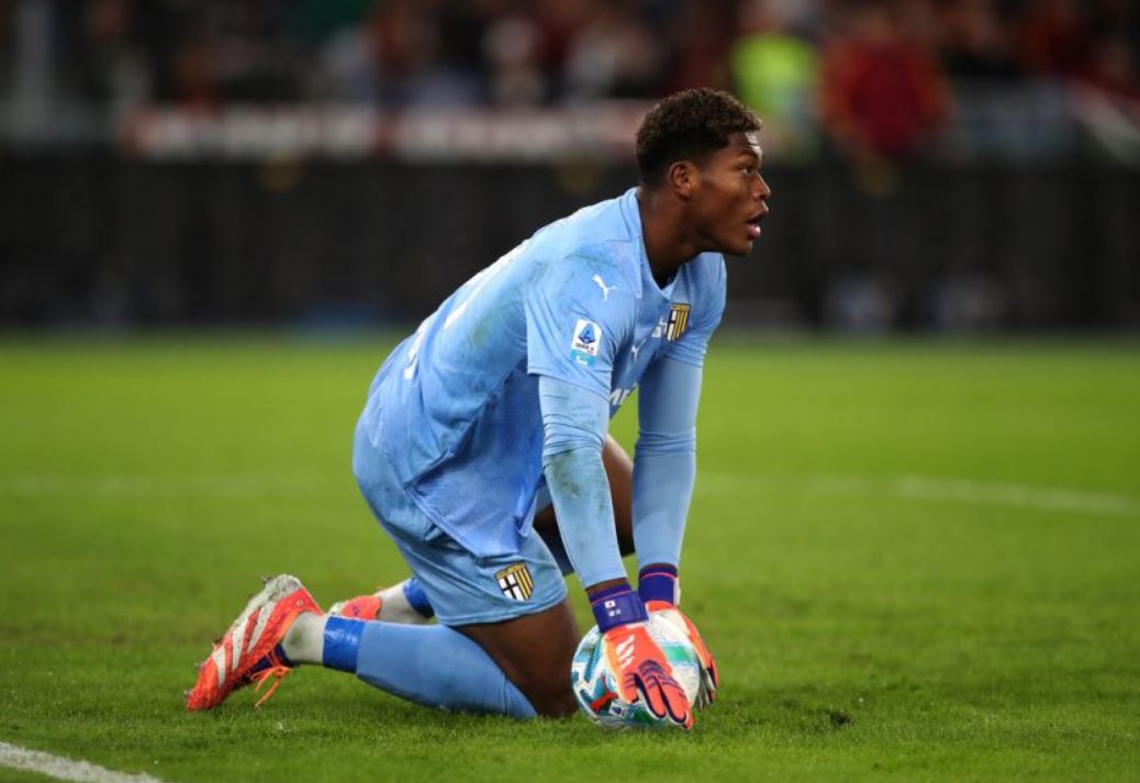 Cari Pesaing Senne Lammens, Manchester United Bidik Kiper Timnas Jepang