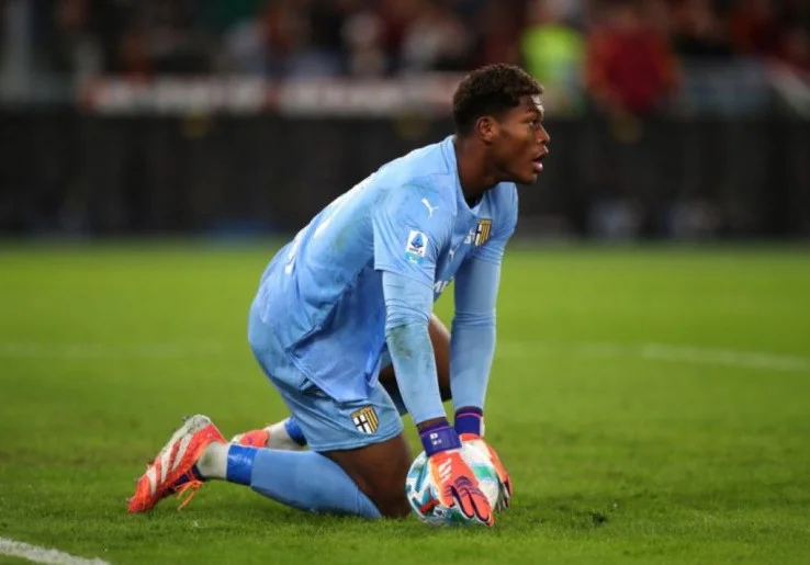 Cari Pesaing Senne Lammens, Manchester United Bidik Kiper Timnas Jepang
