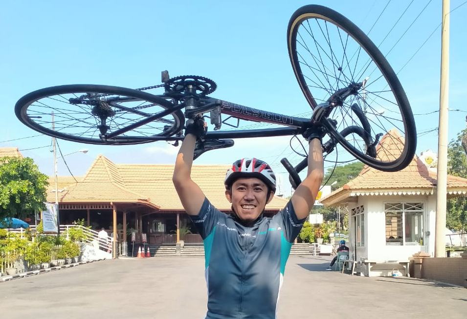 Bersepeda dan Berlatih Mandiri, Upaya Gelandang Gaek Persebaya Jaga Kondisi