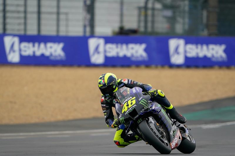 Terjatuh di Tikungan Pertama, Rossi Tak Berani Mengangkat Muka
