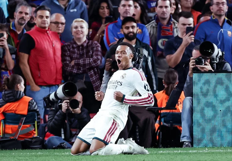 Hasil Pertandingan: Real Madrid Bikin Barcelona Kembali Menginjak Bumi, Milan dan Juventus Menang Tandang