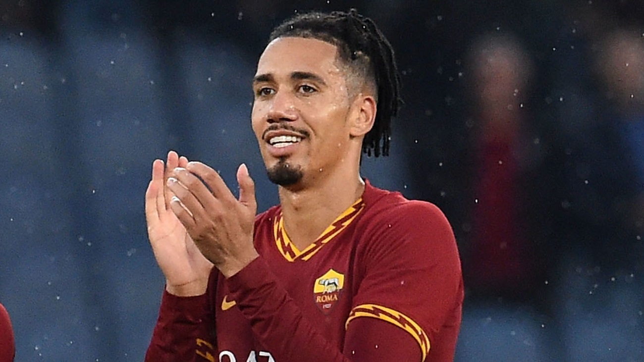 Pelatih AS Roma Tolak Kembalikan Smalling ke Manchester United