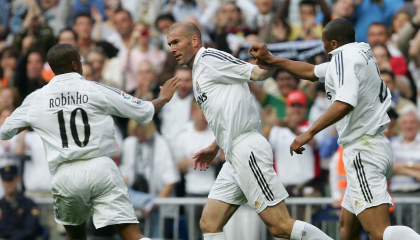 Nostalgia - Gol Sundulan Jadi Salam Perpisahan Zidane Kepada Publik Santiago Bernabeu