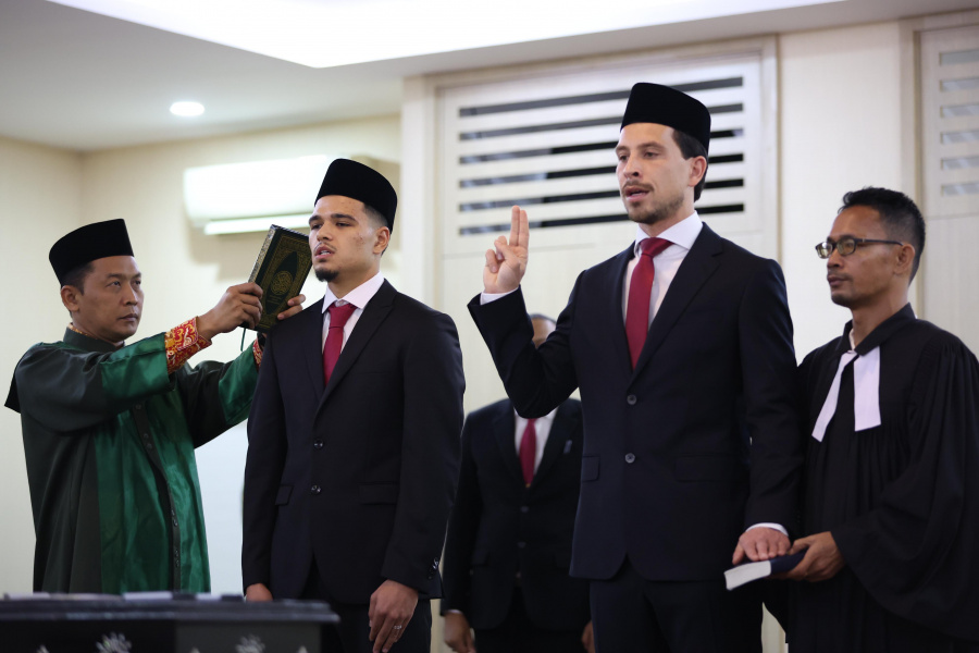 Thom Haye dan Ragnar Oratmangoen Bisa Diturunkan Lawan Vietnam