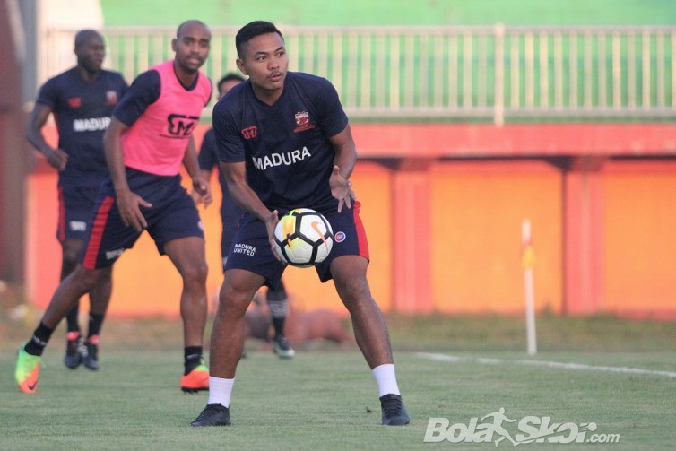 Asep Berlian Minta Izin Terlambat Gabung ke Madura United