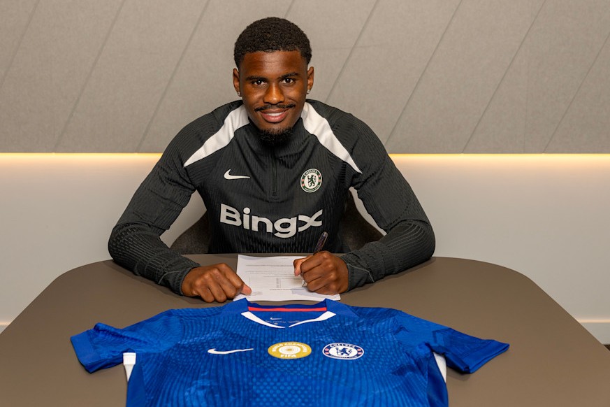 7 Tahun Karier di Ajax Amsterdam Berakhir, Jorrel Hato Resmi Gabung Chelsea