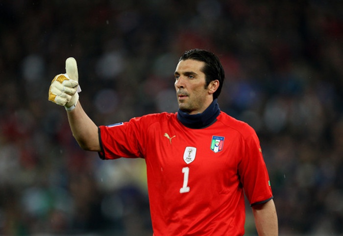 Dua Dekade Buffon, Jelang Laga Krusial Lawan Swedia