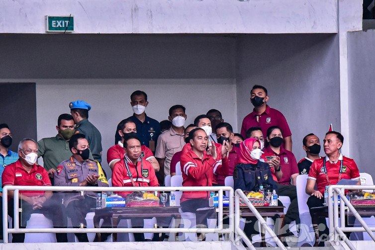 Didampingi Ketum PSSI, Presiden Jokowi Dukung Langsung Timnas Indonesia di SUGBK