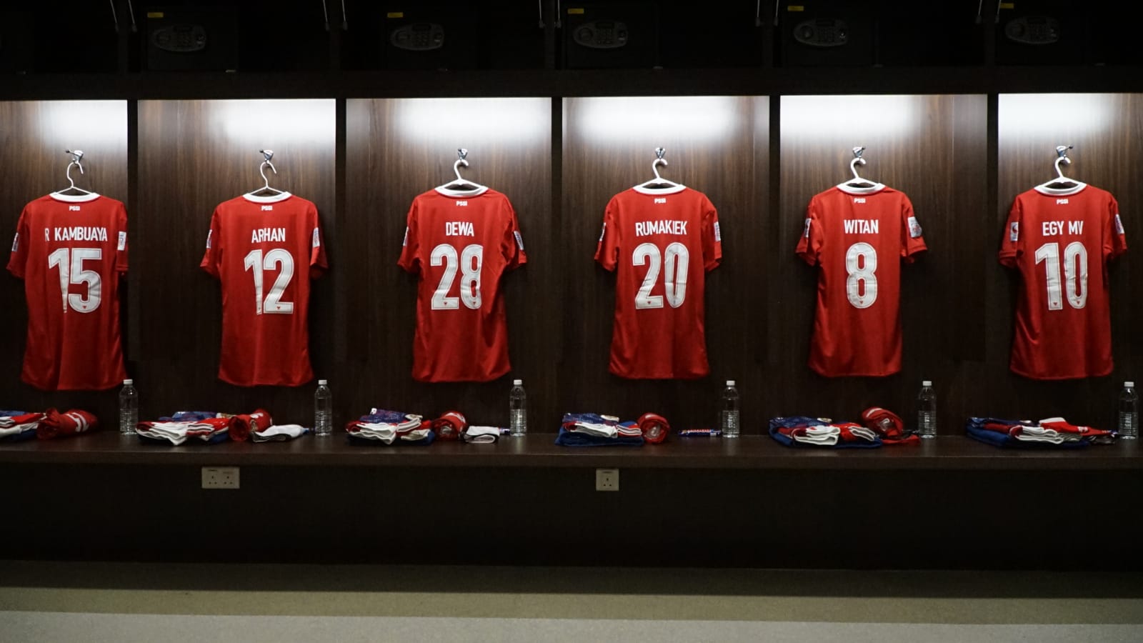 Mereka yang Berjuang bersama Para Pemain dan Pelatih di Timnas Indonesia