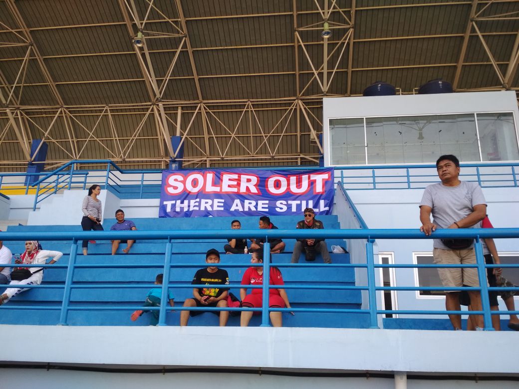 Spanduk Soler Out Warnai Sesi Latihan Persib Bandung