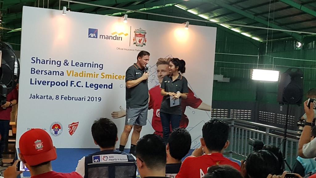 Legenda Liverpool Berikan Ilmu untuk Pesepak Bola Muda Indonesia
